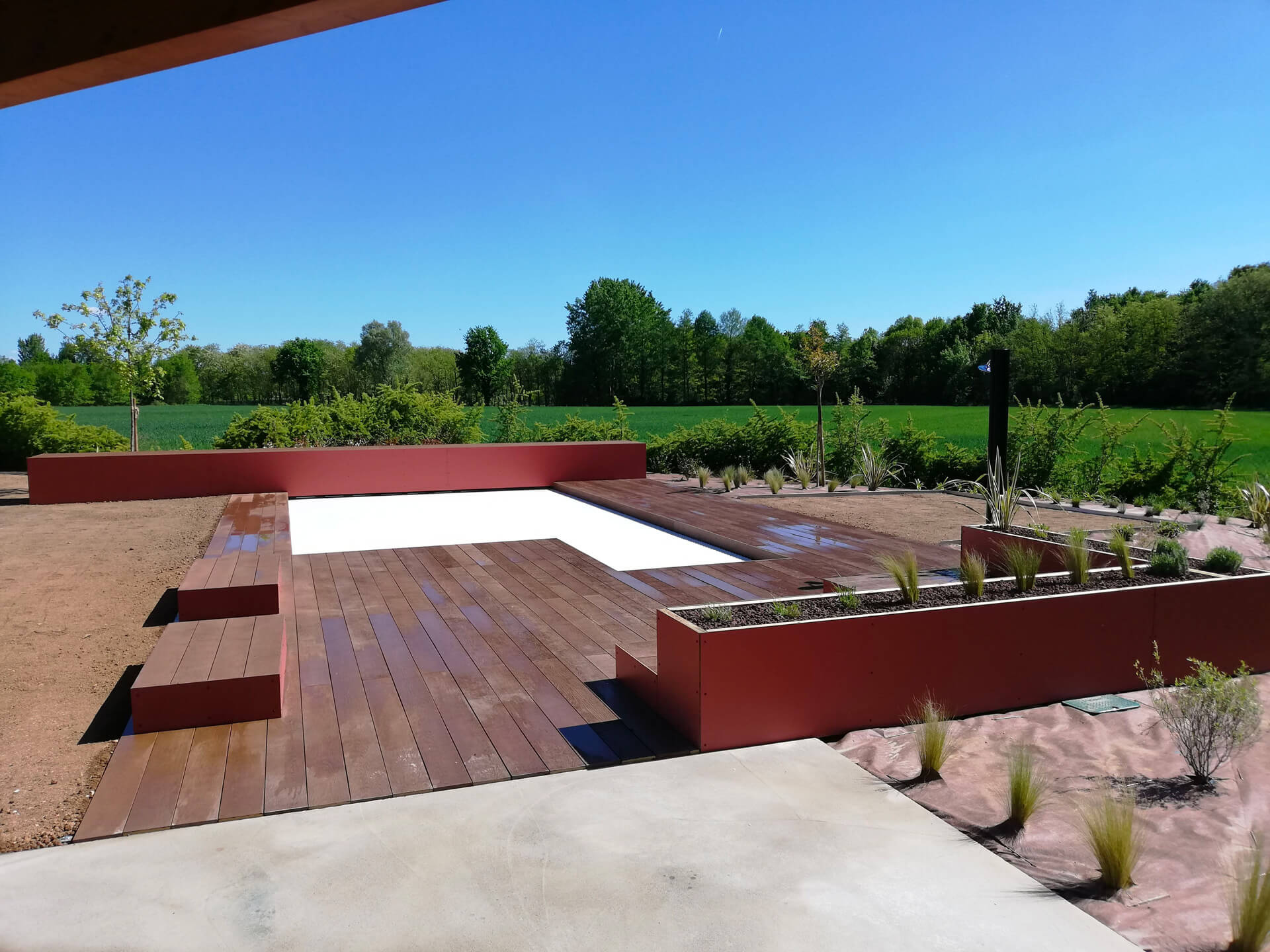 Creation terrasse autour dune piscine a Campsas