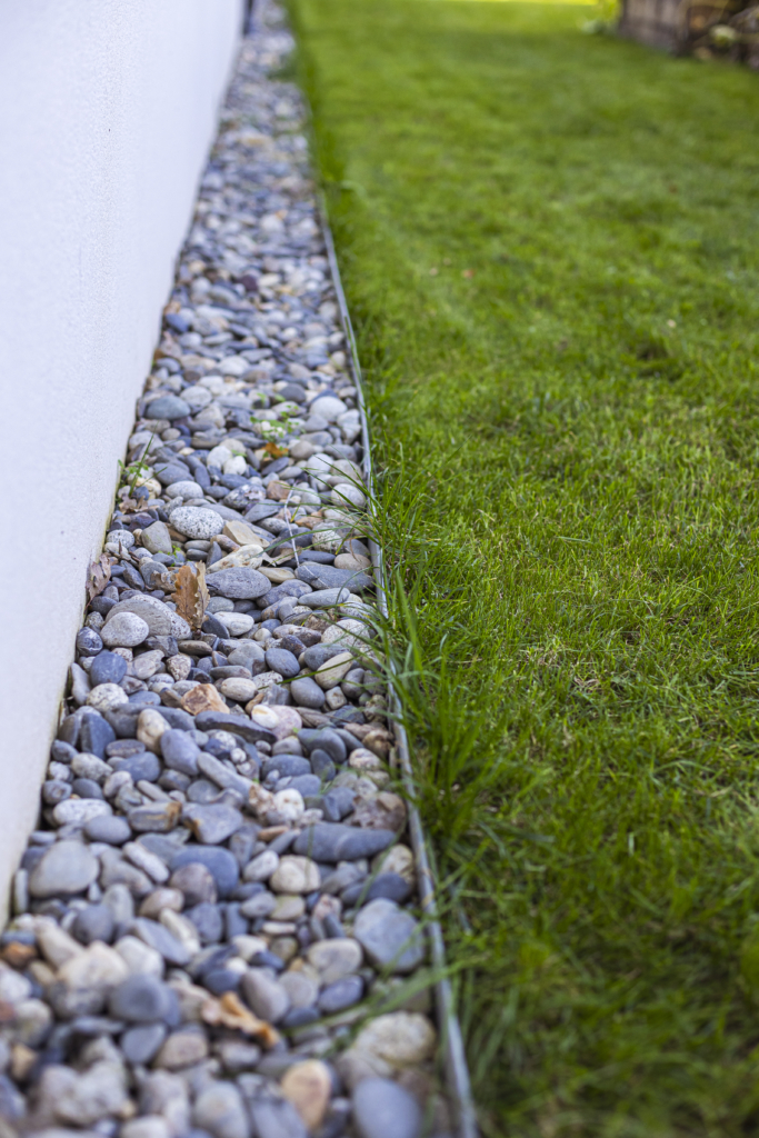 Pourquoi installer des bandes de propreté ? Guide et conseils Spironello Espaces Verts