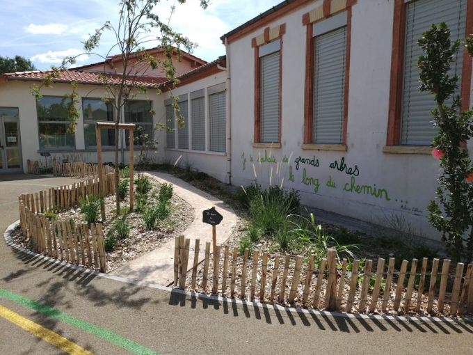 Végétalisation d'une école dans le Tarn-et-Garonne - spironello espaces verts paysagiste toulouse et montauban Végétalisation d'une école dans le Tarn-et-Garonne - spironello espaces verts paysagiste toulouse et montauban